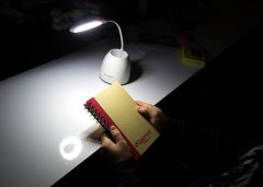 S-link SL-8715 Masa Lambası 19 SMD LED Şarjlı 1200mAh 2.4Watt Taşınabilir Masa Lambası Beyaz